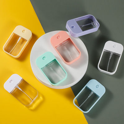 เครื่องพ่นสารเคมีบัตรเครดิตพลาสติกขนาด 45 มล. สำหรับของเหลวสีชมพูสีเขียวสีขาว